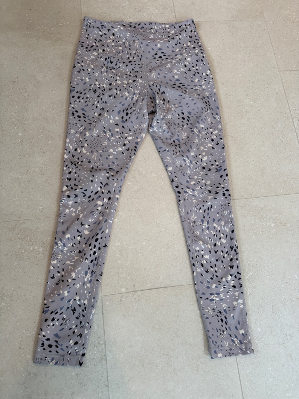 Zella Gray Patterned Leggings with Black and Cream Speckle